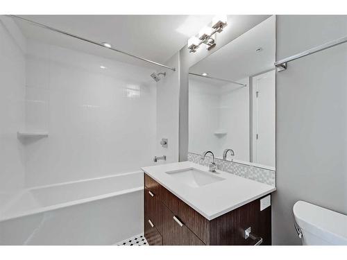 3306-930 6 Avenue Sw, Calgary, AB - Indoor Photo Showing Bathroom