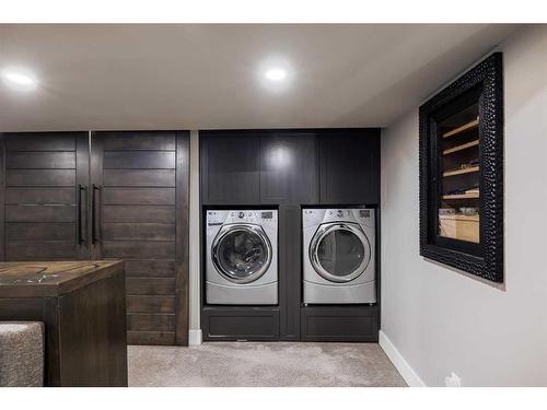 114 Garden Crescent Sw, Calgary, AB - Indoor Photo Showing Laundry Room