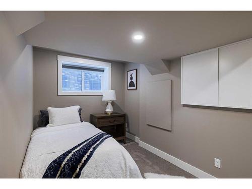 114 Garden Crescent Sw, Calgary, AB - Indoor Photo Showing Bedroom