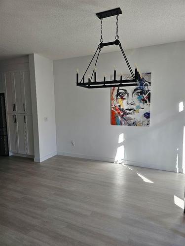 8136 Bowness Road Nw, Calgary, AB - Indoor Photo Showing Other Room