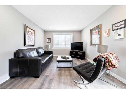 8019 20A Street Se, Calgary, AB - Indoor Photo Showing Living Room