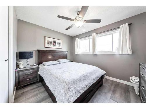 8019 20A Street Se, Calgary, AB - Indoor Photo Showing Bedroom