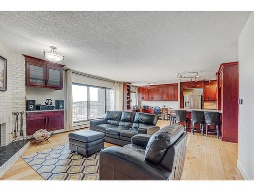 1501-1330 15 Avenue Sw, Calgary, AB - Indoor Photo Showing Living Room