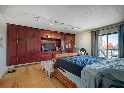 1501-1330 15 Avenue Sw, Calgary, AB - Indoor Photo Showing Bedroom