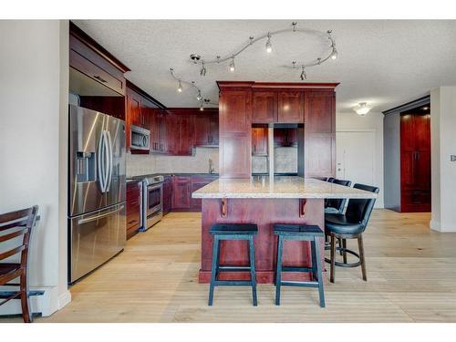 1501-1330 15 Avenue Sw, Calgary, AB - Indoor Photo Showing Kitchen