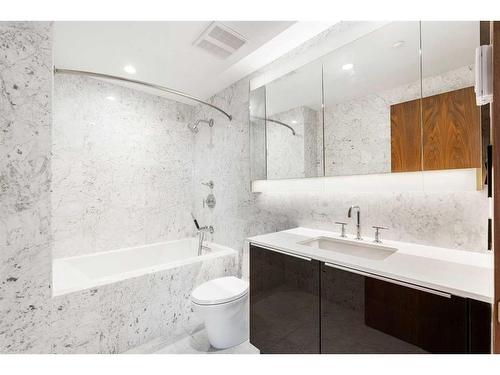 406-738 1 Avenue Sw, Calgary, AB - Indoor Photo Showing Bathroom