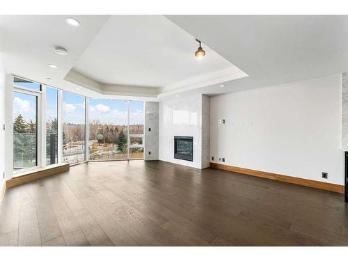 406-738 1 Avenue Sw, Calgary, AB - Indoor With Fireplace