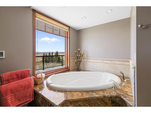 270105 Range Road 43, Rural Rocky View County, AB - Indoor Photo Showing Bathroom