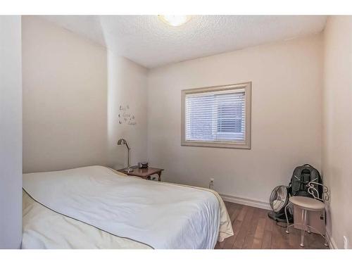 5 Sherwood View Nw, Calgary, AB - Indoor Photo Showing Bedroom