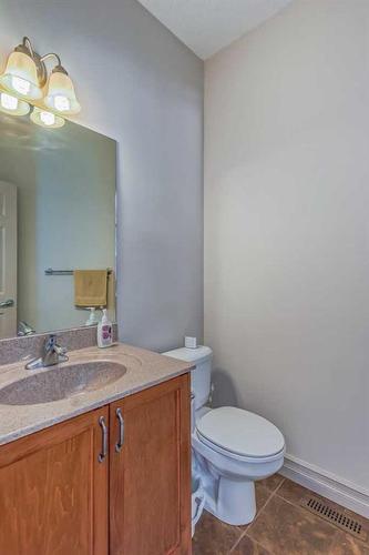 5 Sherwood View Nw, Calgary, AB - Indoor Photo Showing Bathroom