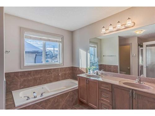 5 Sherwood View Nw, Calgary, AB - Indoor Photo Showing Bathroom