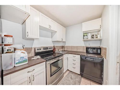 206 Saddlemont Boulevard Ne, Calgary, AB - Indoor Photo Showing Kitchen