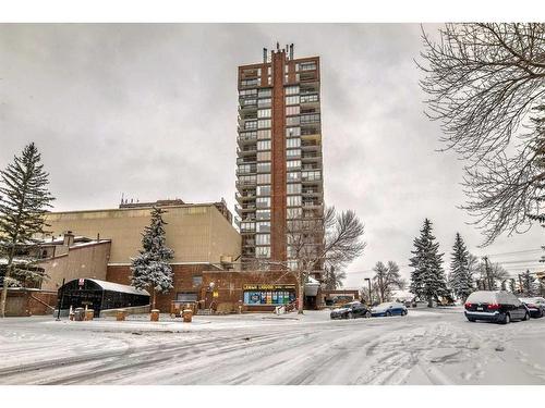 306-145 Point Drive Nw, Calgary, AB - Outdoor