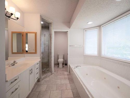 1490 Sunwood Road Se, Calgary, AB - Indoor Photo Showing Bathroom