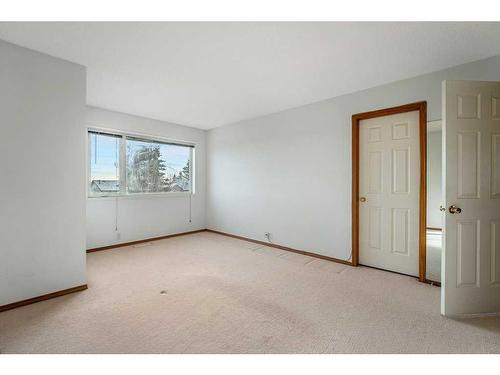 30 Somercrest Close Sw, Calgary, AB - Indoor Photo Showing Other Room
