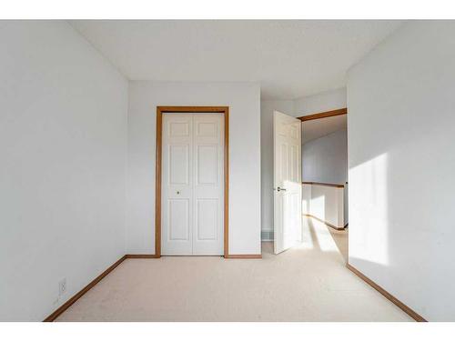 30 Somercrest Close Sw, Calgary, AB - Indoor Photo Showing Other Room