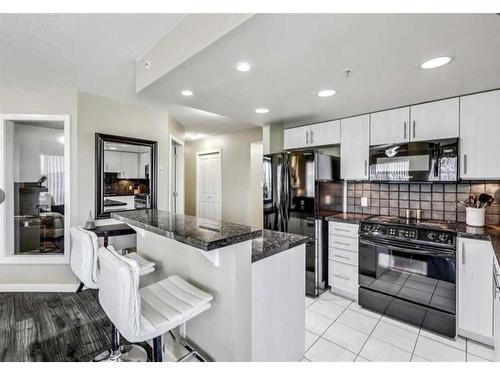 502-1088 6 Avenue Sw, Calgary, AB - Indoor Photo Showing Kitchen With Upgraded Kitchen