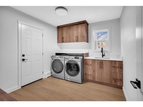 1000 West Chestermere Drive, Chestermere, AB - Indoor Photo Showing Laundry Room