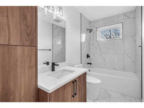 1000 West Chestermere Drive, Chestermere, AB - Indoor Photo Showing Bathroom
