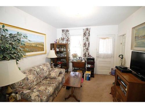 29 27 Avenue Sw, Calgary, AB - Indoor Photo Showing Living Room