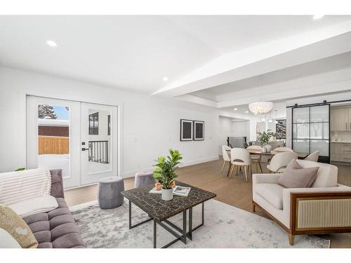 80 Clarendon Road Nw, Calgary, AB - Indoor Photo Showing Living Room