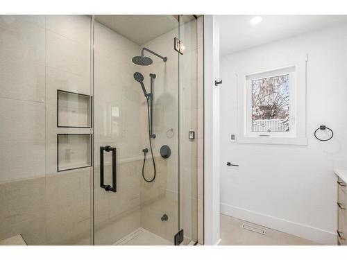 80 Clarendon Road Nw, Calgary, AB - Indoor Photo Showing Bathroom