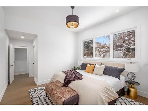 80 Clarendon Road Nw, Calgary, AB - Indoor Photo Showing Bedroom