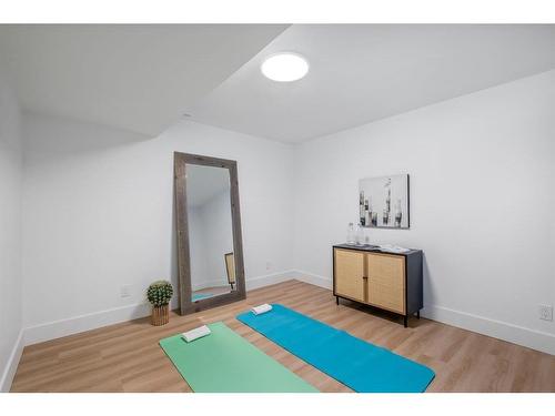 80 Clarendon Road Nw, Calgary, AB - Indoor Photo Showing Other Room
