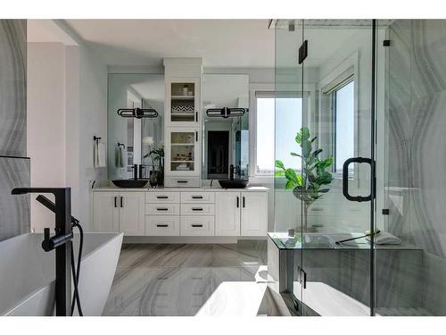 2040 30 Avenue Sw, Calgary, AB - Indoor Photo Showing Bathroom