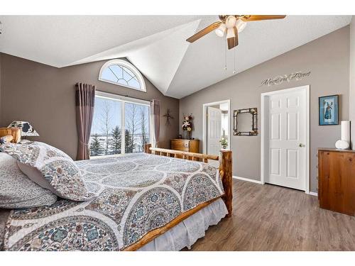 34048 Highway 2 Service Road Sb, Rural Red Deer County, AB - Indoor Photo Showing Bedroom