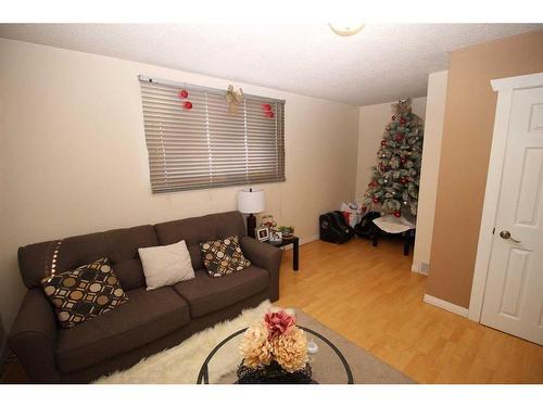 1216 Bantry Street Ne, Calgary, AB - Indoor Photo Showing Living Room
