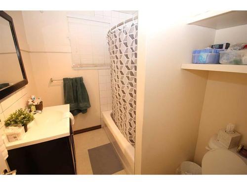 1216 Bantry Street Ne, Calgary, AB - Indoor Photo Showing Bathroom