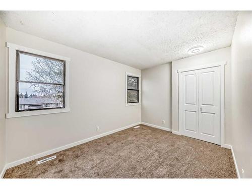 6740 Temple Drive Ne, Calgary, AB - Indoor Photo Showing Other Room