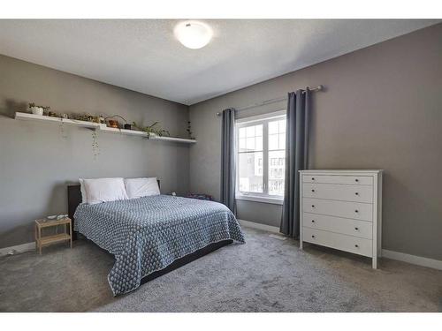 1-405 33 Avenue Ne, Calgary, AB - Indoor Photo Showing Bedroom