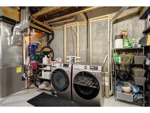 1-405 33 Avenue Ne, Calgary, AB - Indoor Photo Showing Laundry Room
