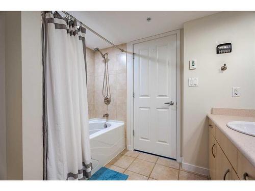 1508-1108 6 Avenue Sw, Calgary, AB - Indoor Photo Showing Bathroom