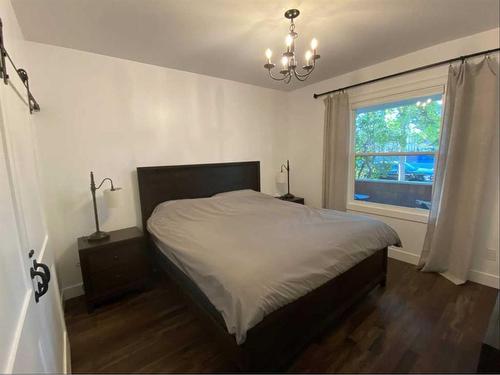 1521 14 Avenue Sw, Calgary, AB - Indoor Photo Showing Bedroom