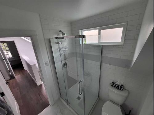 1521 14 Avenue Sw, Calgary, AB - Indoor Photo Showing Bathroom