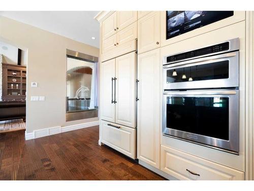 124 Grizzly Rise, Rural Rocky View County, AB - Indoor Photo Showing Kitchen