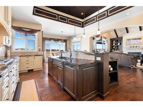 124 Grizzly Rise, Rural Rocky View County, AB - Indoor Photo Showing Kitchen With Upgraded Kitchen