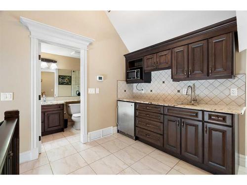 124 Grizzly Rise, Rural Rocky View County, AB - Indoor Photo Showing Kitchen