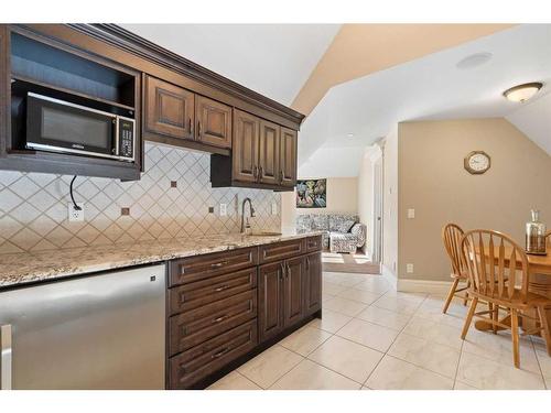 124 Grizzly Rise, Rural Rocky View County, AB - Indoor Photo Showing Kitchen