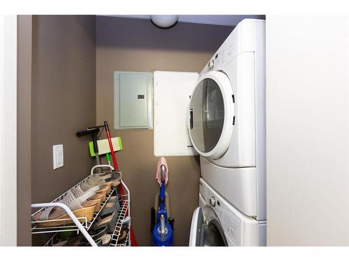 609-788 12 Avenue Sw, Calgary, AB - Indoor Photo Showing Laundry Room