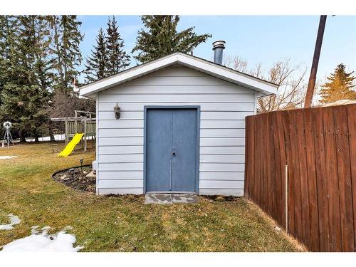 4222 50 Avenue, Olds, AB - Outdoor With Exterior