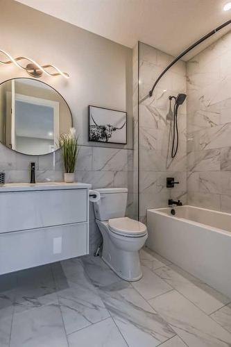 30 Silverstone Place, Didsbury, AB - Indoor Photo Showing Bathroom