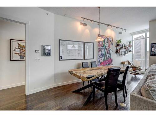 1804-788 12 Avenue Sw, Calgary, AB - Indoor Photo Showing Dining Room