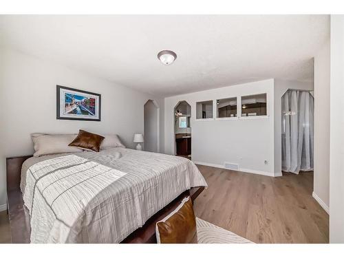 202 Topaz Gate, Chestermere, AB - Indoor Photo Showing Bedroom