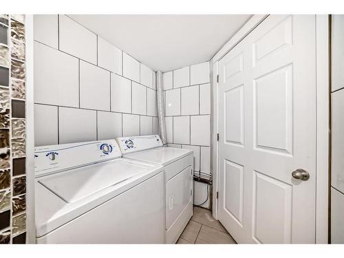 202 Topaz Gate, Chestermere, AB - Indoor Photo Showing Laundry Room