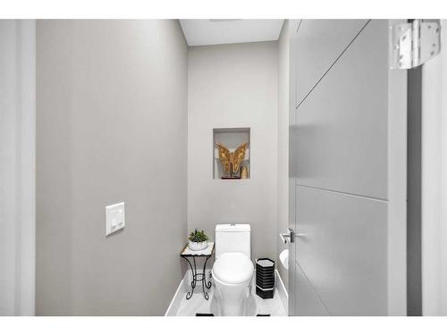 904 East Lakeview Road, Chestermere, AB - Indoor Photo Showing Bathroom