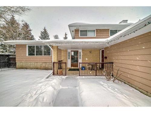 14 Varmoor Place Nw, Calgary, AB - Outdoor With Exterior